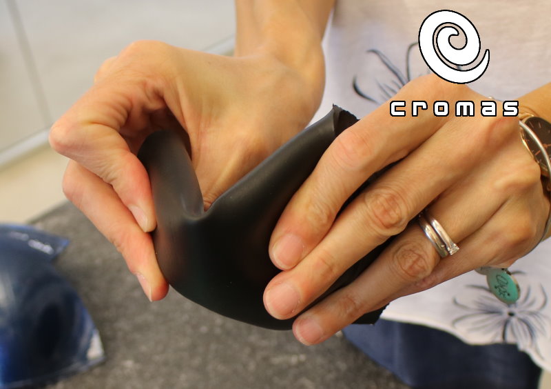 Bent elastic paint: the high flexibility permits to bend and twist it