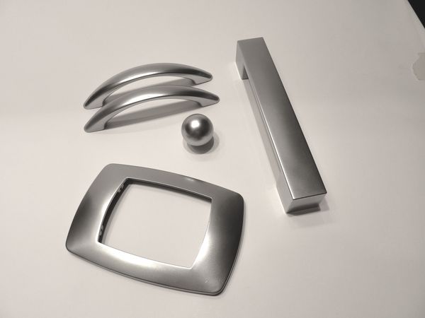 Chrome effect paint on metals