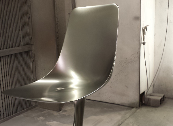 Chrome effect paint on big surfaces