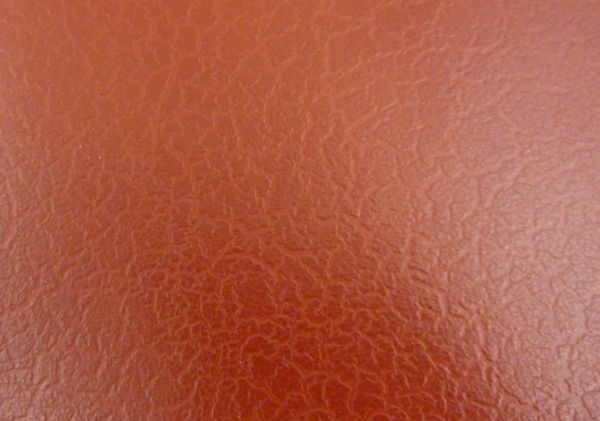 Cracklè paint, impressive look and feel that simulates the typical aged leather used in the furniture industry