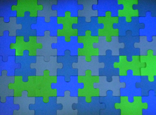 Phosphorescent paint with high emission of light in the dark