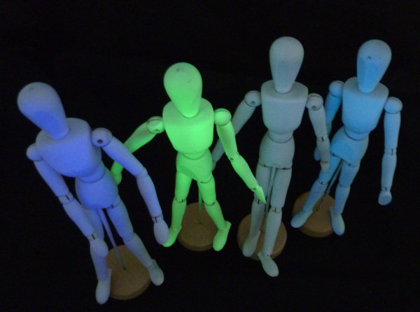 Phosphorescent paint with high emission of light in the dark