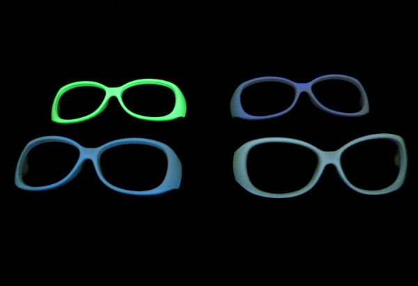 Phosphorescent paint with high emission of light in the dark