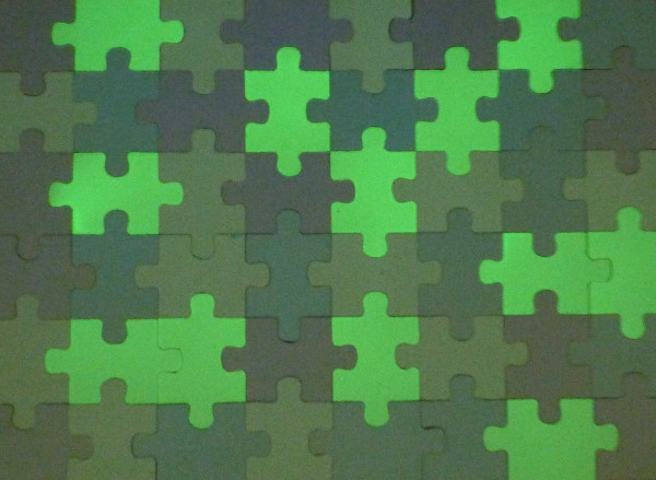 Phosphorescent paint with high emission of light in the dark