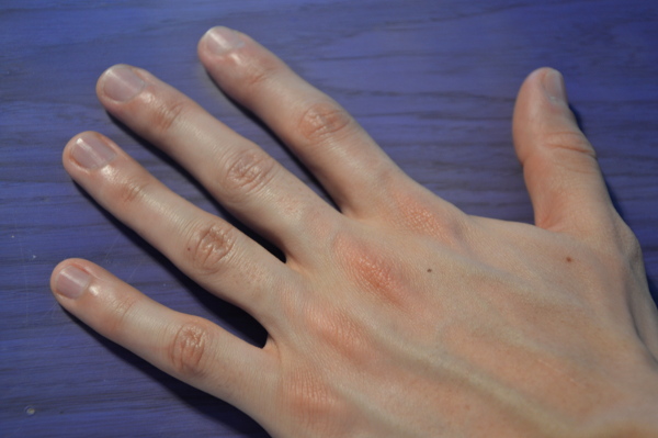 Thermochromic blue paint: color changes with temperature