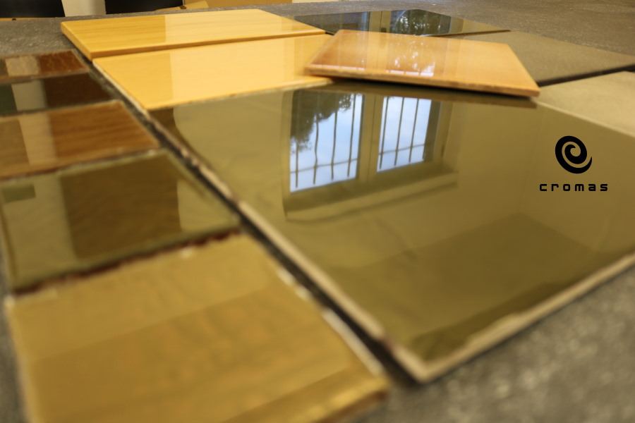 Transparent and self-levelling, epoxy resin. low thickness layer with glass-like effect