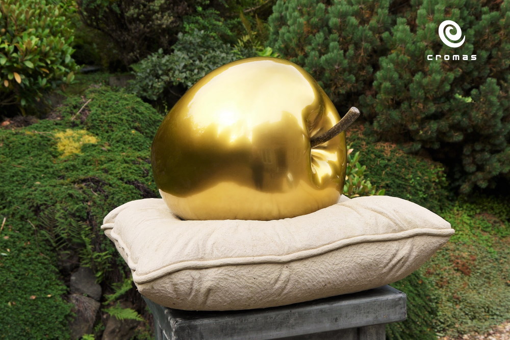 Color gold chrome painting, example of application on 3D printed plastic material.